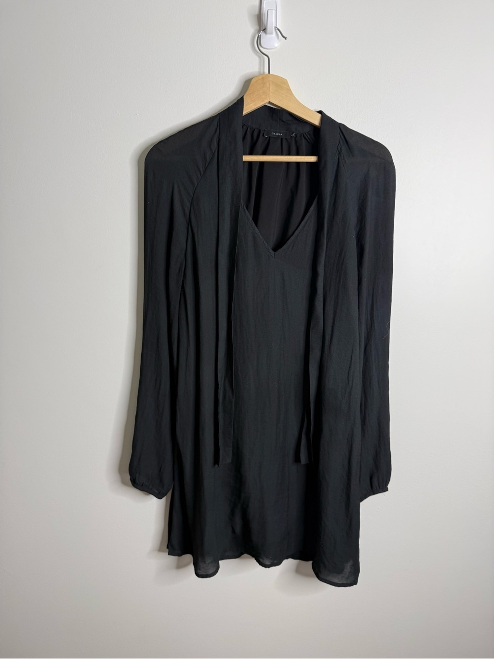 Talula Black Long Sleeve V-Neck Mini Dress size large aritzia